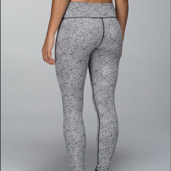 Lululemon Wunder Under Leggings. Plush Petal Floral Print - Size 6 - Picture 3 of 10